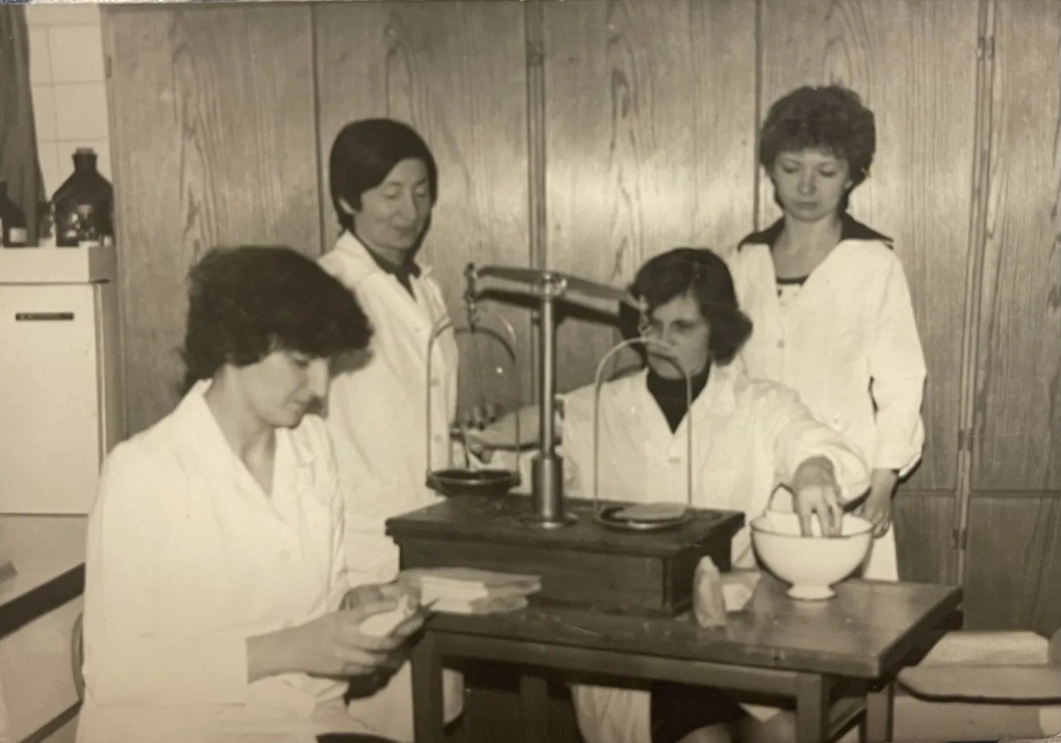 Old photograph: pharmacists at the pharmacy scales